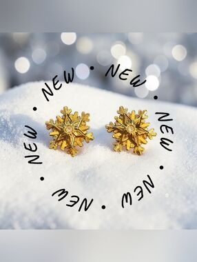 Vtg Avon Gold Snowflake Stud Earrings